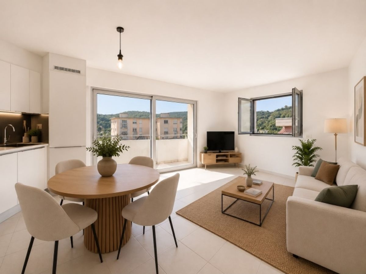 Splendido giardino privato, balcone vivibile, ambienti moderni in posizione tranquilla e senza spese condominiali - 1