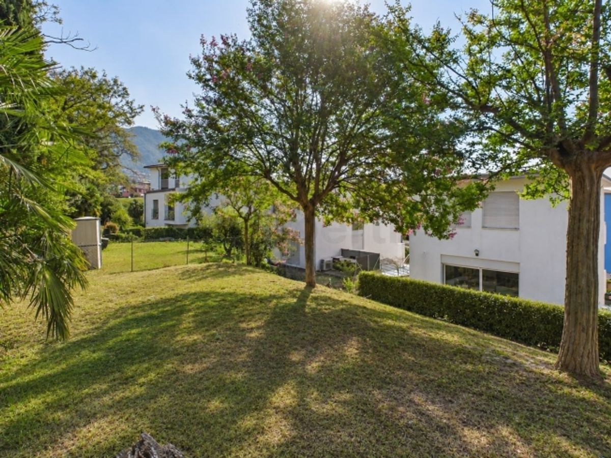 Splendido giardino privato, balcone vivibile, ambienti moderni in posizione tranquilla e senza spese condominiali - 9