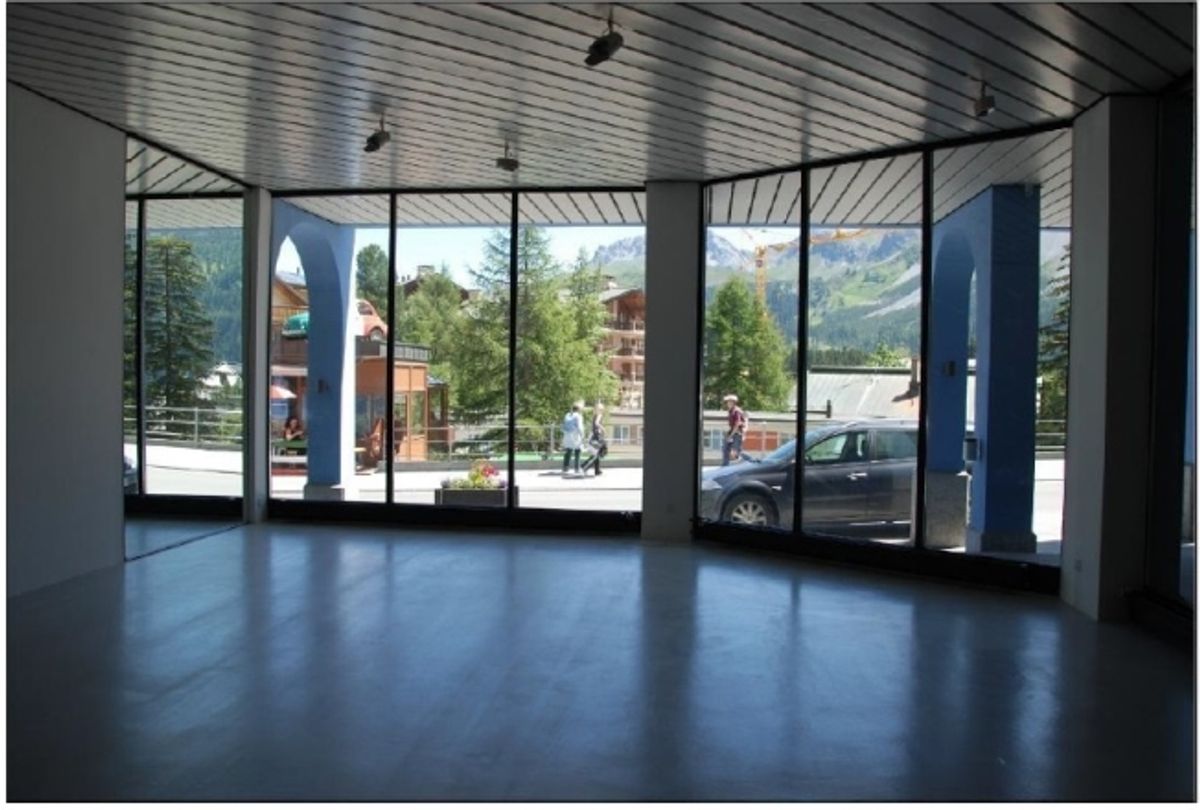 Ladenlokal im Zentrum Obersee mit über 8m Fensterfront in Arosa - 1