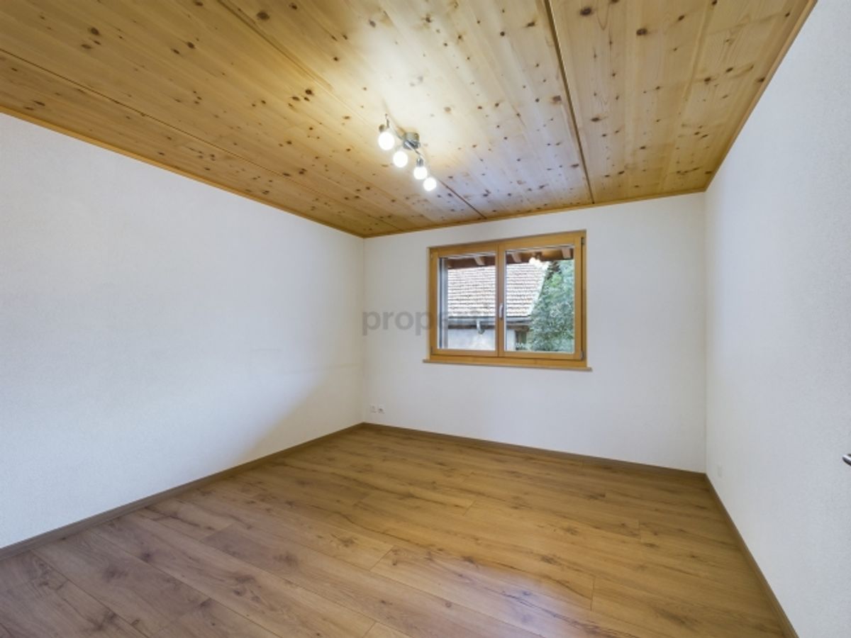 Grosser Balkon, herrlicher Sitzplatz und zwei Parkplätze inklusive - 5