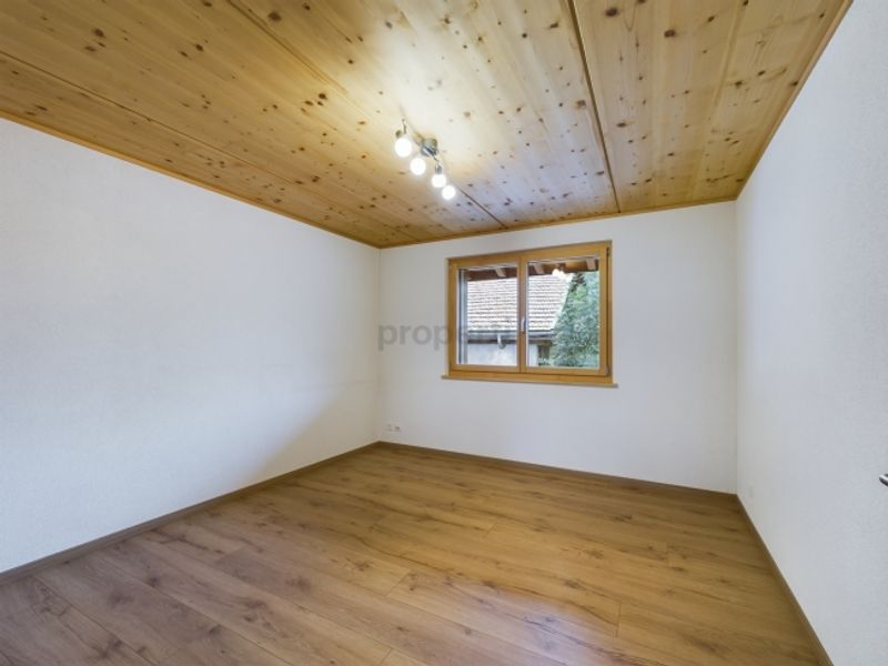 Grosser Balkon, herrlicher Sitzplatz und zwei Parkplätze inklusive - 6
