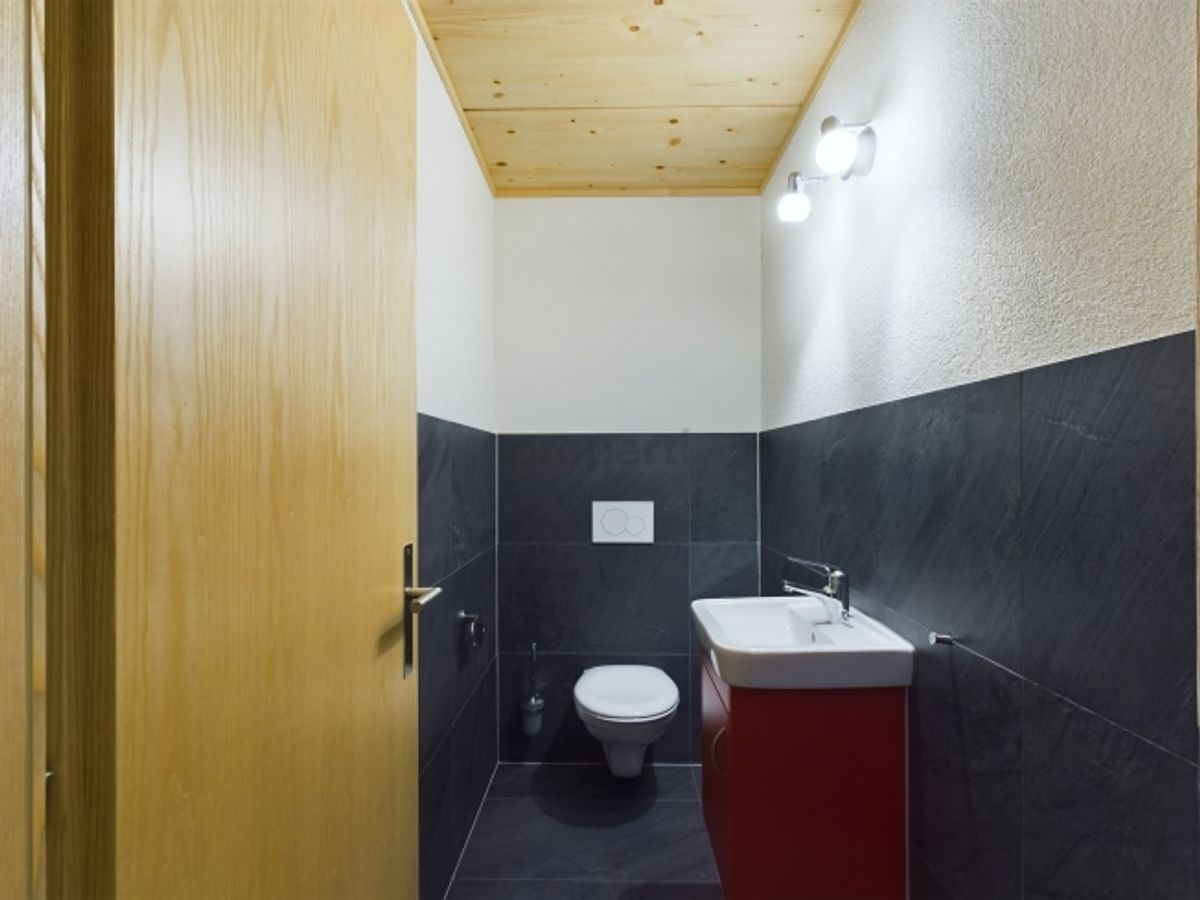 Grosser Balkon, herrlicher Sitzplatz und zwei Parkplätze inklusive - 7