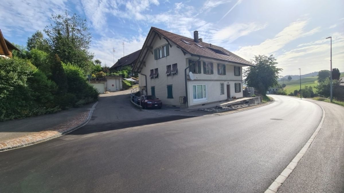 Grosszügiges Mehrfamilienhaus mit top Rendite und Parkmöglichkeit, Leimiswil - 1