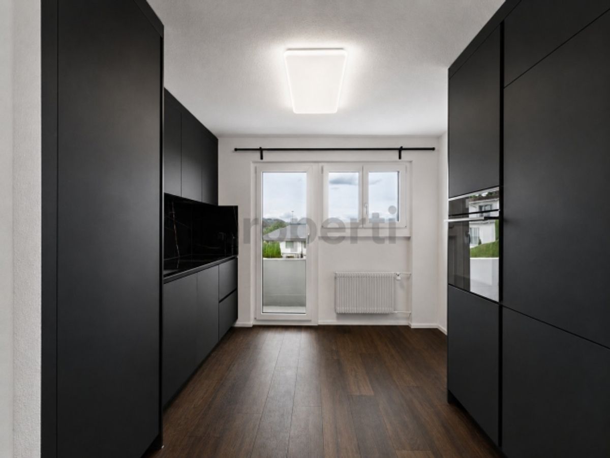 Einmalige Chance mit Seesicht 4.5-Zimmer-Wohnung mit Potenzial in Nottwil - 1