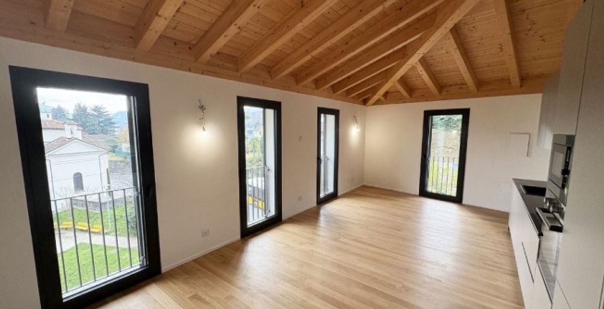 Attico Esclusivo con Vista Lago a Pura  Comfort Moderno in Posizione Idilliaca - 0