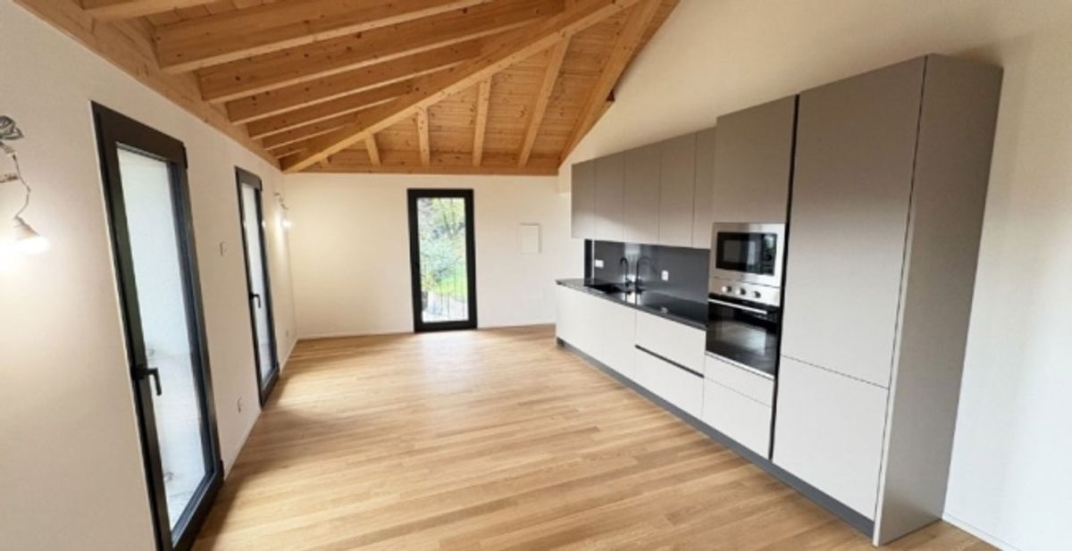 Attico Esclusivo con Vista Lago a Pura  Comfort Moderno in Posizione Idilliaca - 1