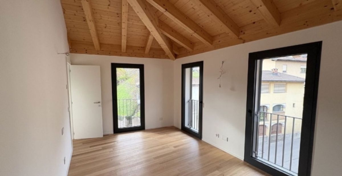 Attico Esclusivo con Vista Lago a Pura  Comfort Moderno in Posizione Idilliaca - 3