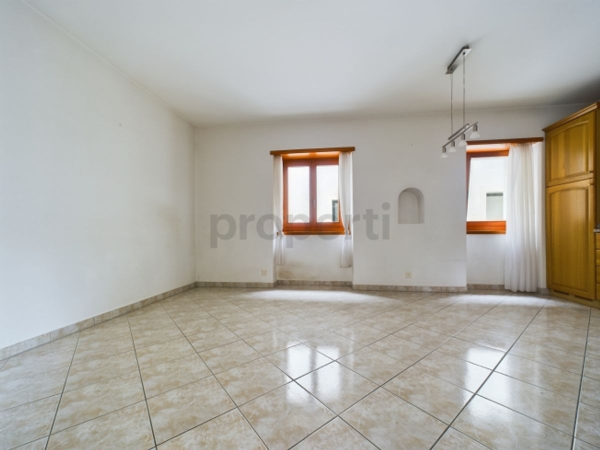 Gebäude mit 4 Wohneinheiten im Zentrum von Losone/ Vendesi palazzina di 4 unità immobiliari nel nucleo di Losone. - 1