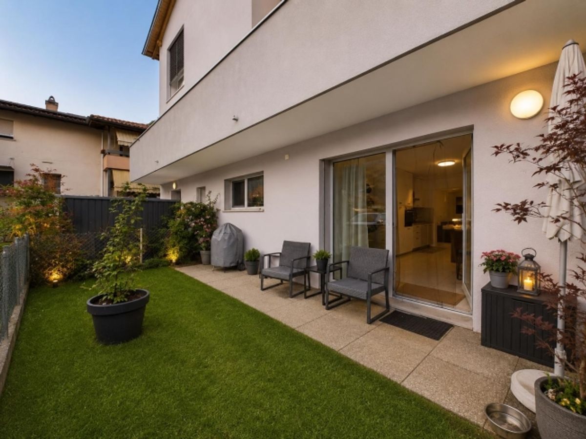 Elegante casa plurifamiliare di 3 appartamenti con giardino, Arbedo-Castione - 0
