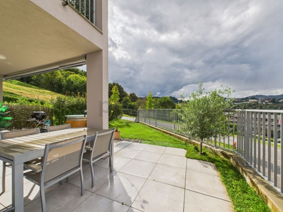 Eleganza moderna con giardino privato a Pazzallo - 9