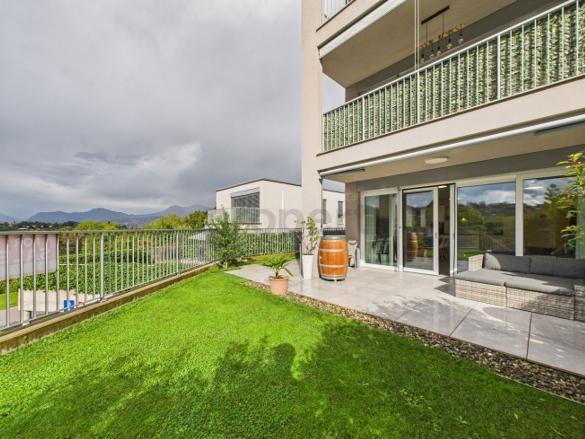 Eleganza moderna con giardino privato a Pazzallo - 11