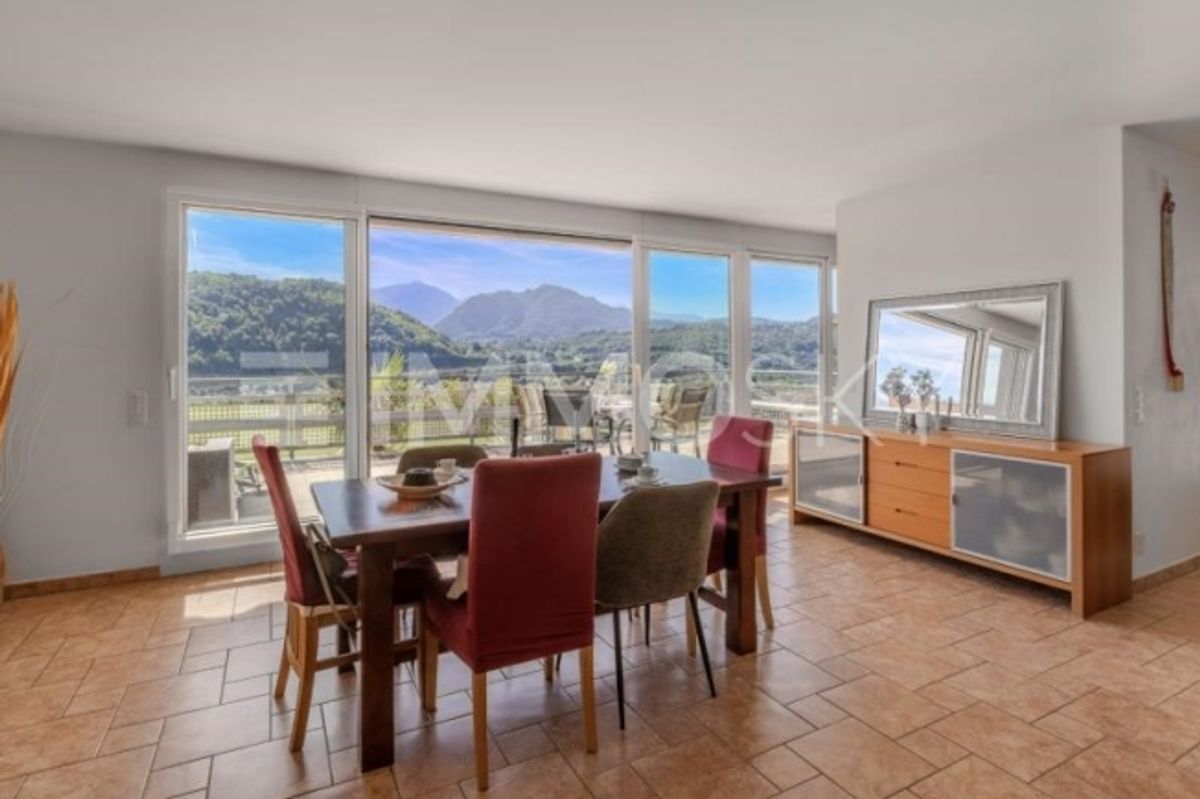 Neuer Preis Panoramavilla mit Seeblick in einem exklusiven Bereich - 1