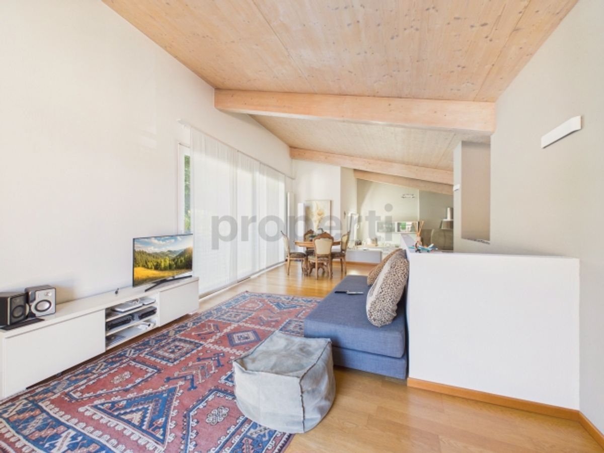 Palazzina ristrutturata nel cuore di Contone un affascinante attico duplex e due appartamenti già locati. - 0