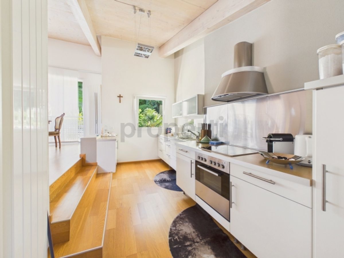 Palazzina ristrutturata nel cuore di Contone un affascinante attico duplex e due appartamenti già locati. - 1