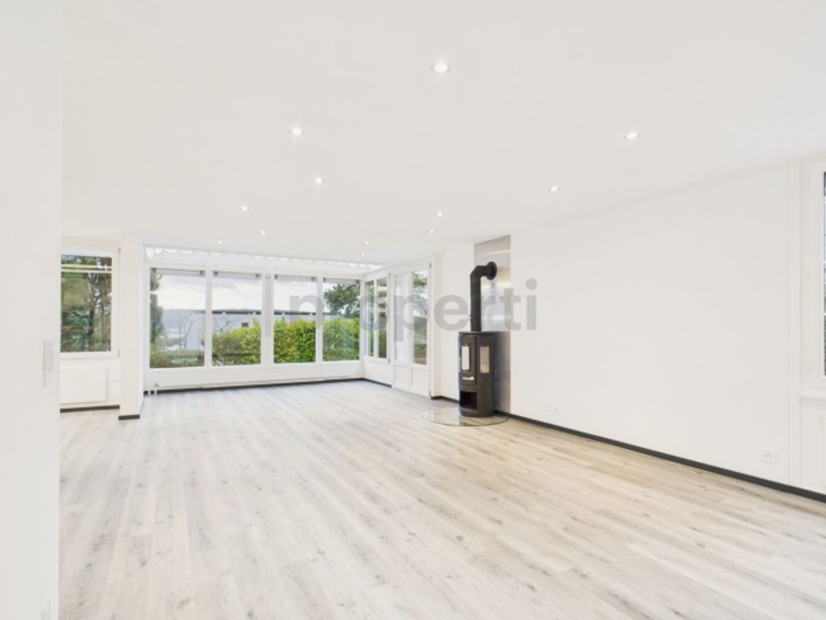 Moderne 6.5 pièces row-house rénovée avec jardin à La Neuveville - 1