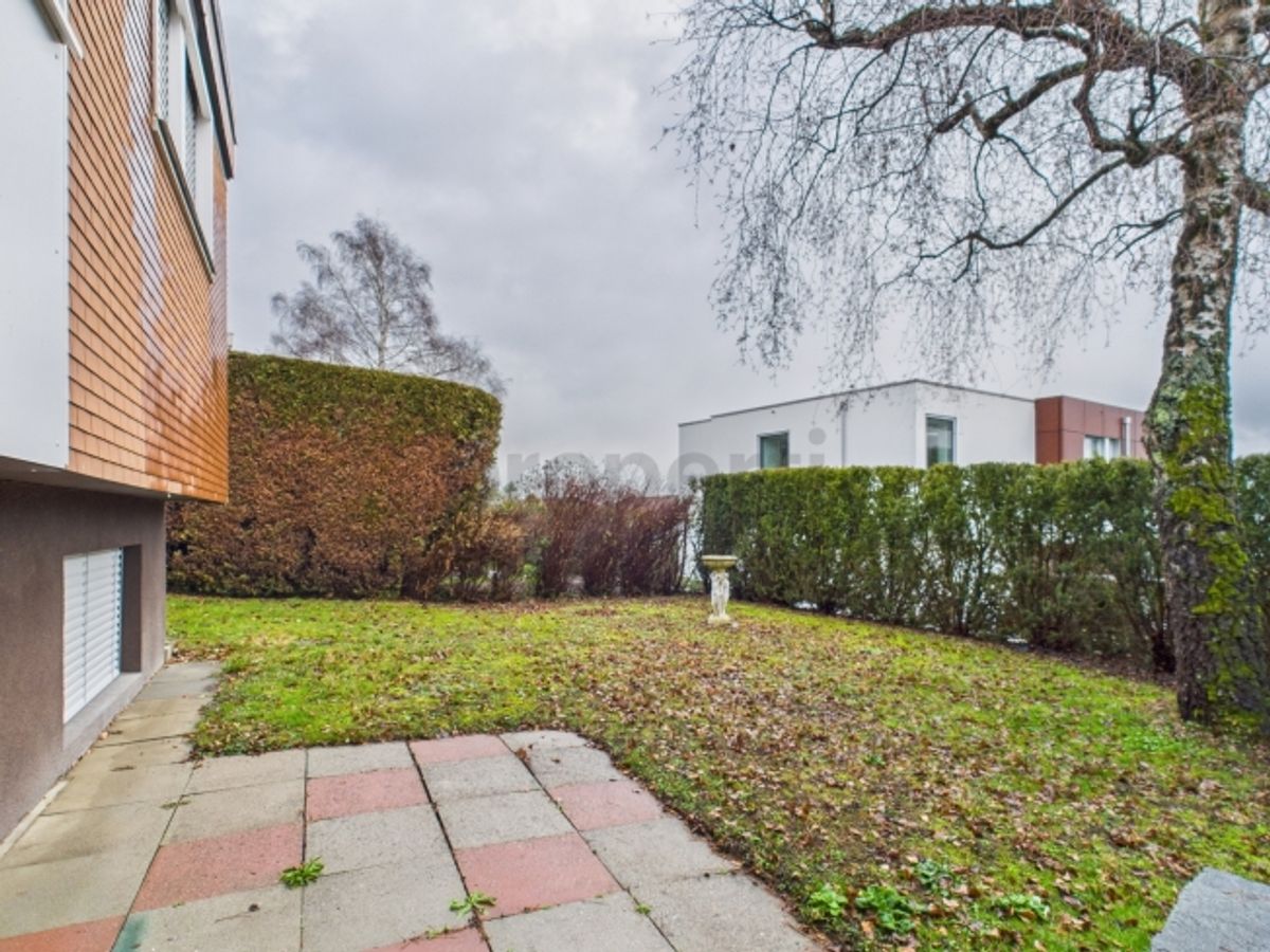 Moderne 6.5 pièces row-house rénovée avec jardin à La Neuveville - 11