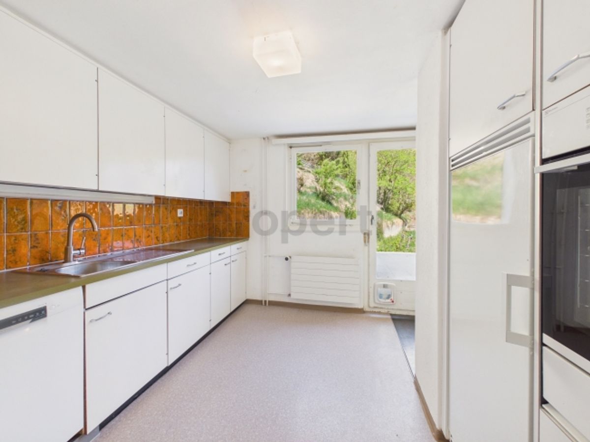 Grosszügiges 9 Zimmer-Haus mit vielseitigem Gestaltungsspielraum in Alvaschein - 7