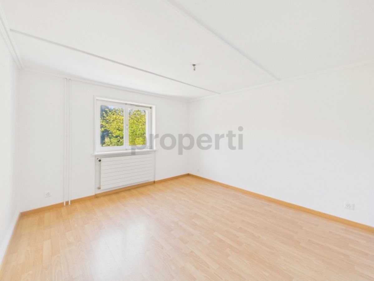 Grosszügiges 9 Zimmer-Haus mit vielseitigem Gestaltungsspielraum in Alvaschein - 11