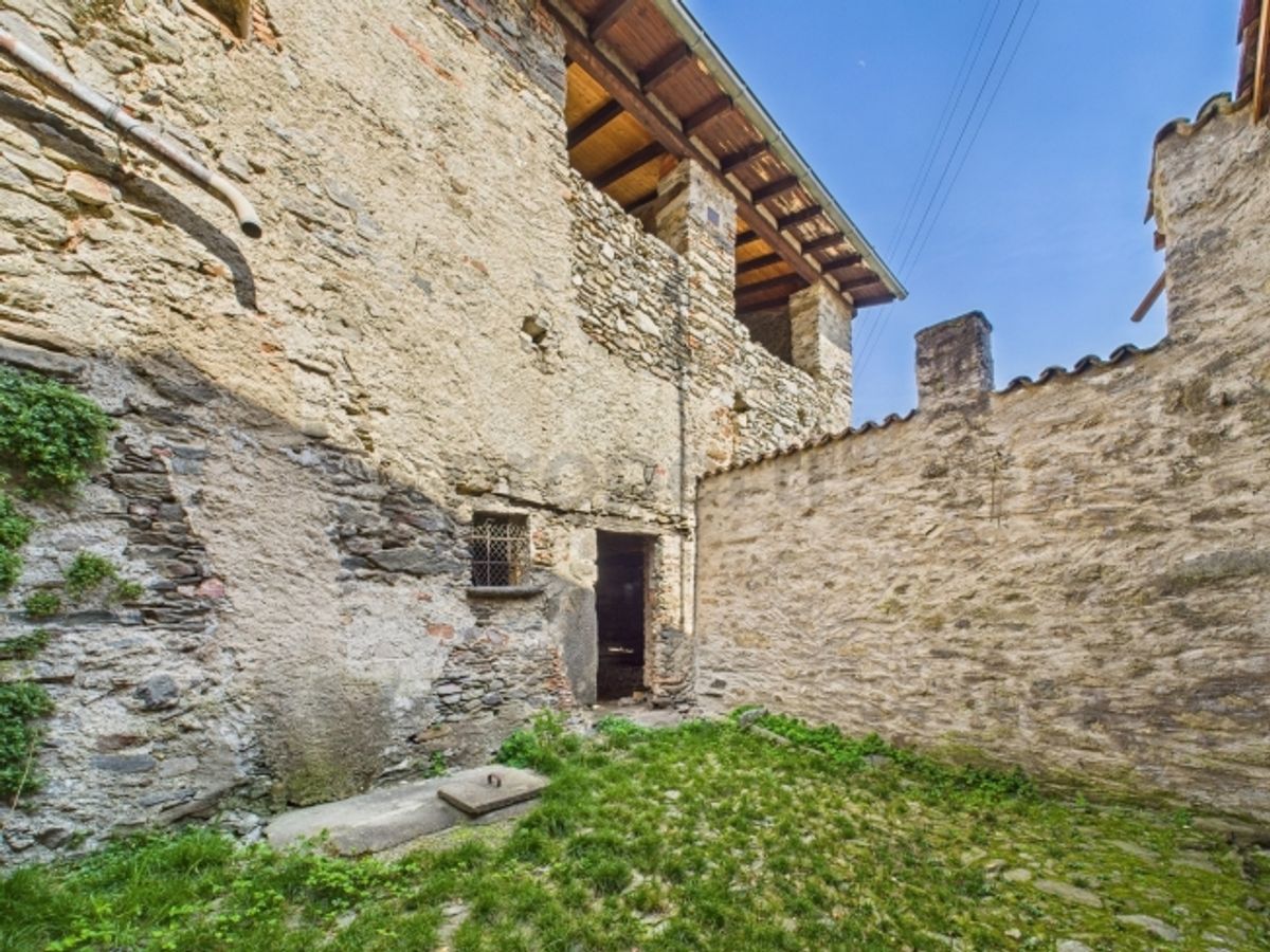 Rustico da ristrutturare nel cuore di Torricella/Con splendida vista sui paesi e sulle montagne Ottimo investimento - 1