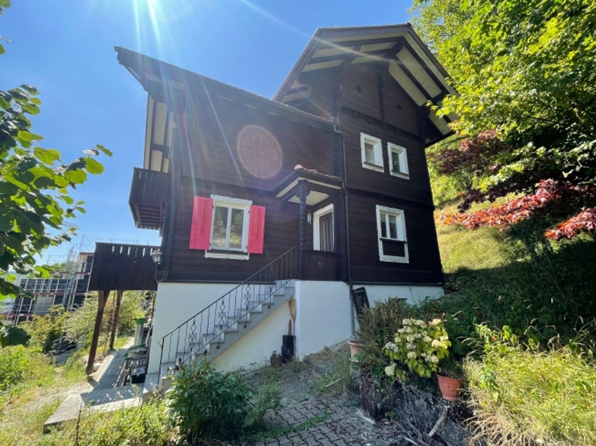 Charmantes Haus im Chalet-Stil, von Natur umgeben und mit schöner Aussicht - 1