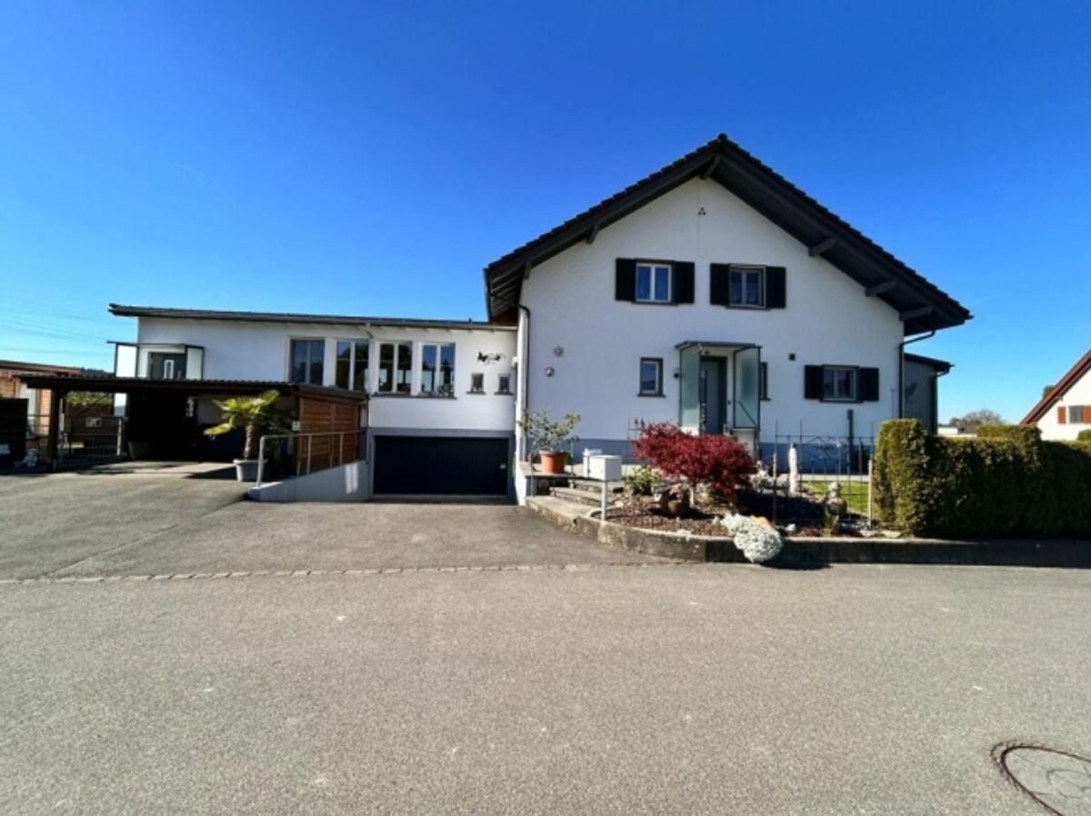 Freistehendes EFH, top Zustand, altershalber zu verkaufen, Bietverfahren Start Preis CHF 1.1 Mill - 0