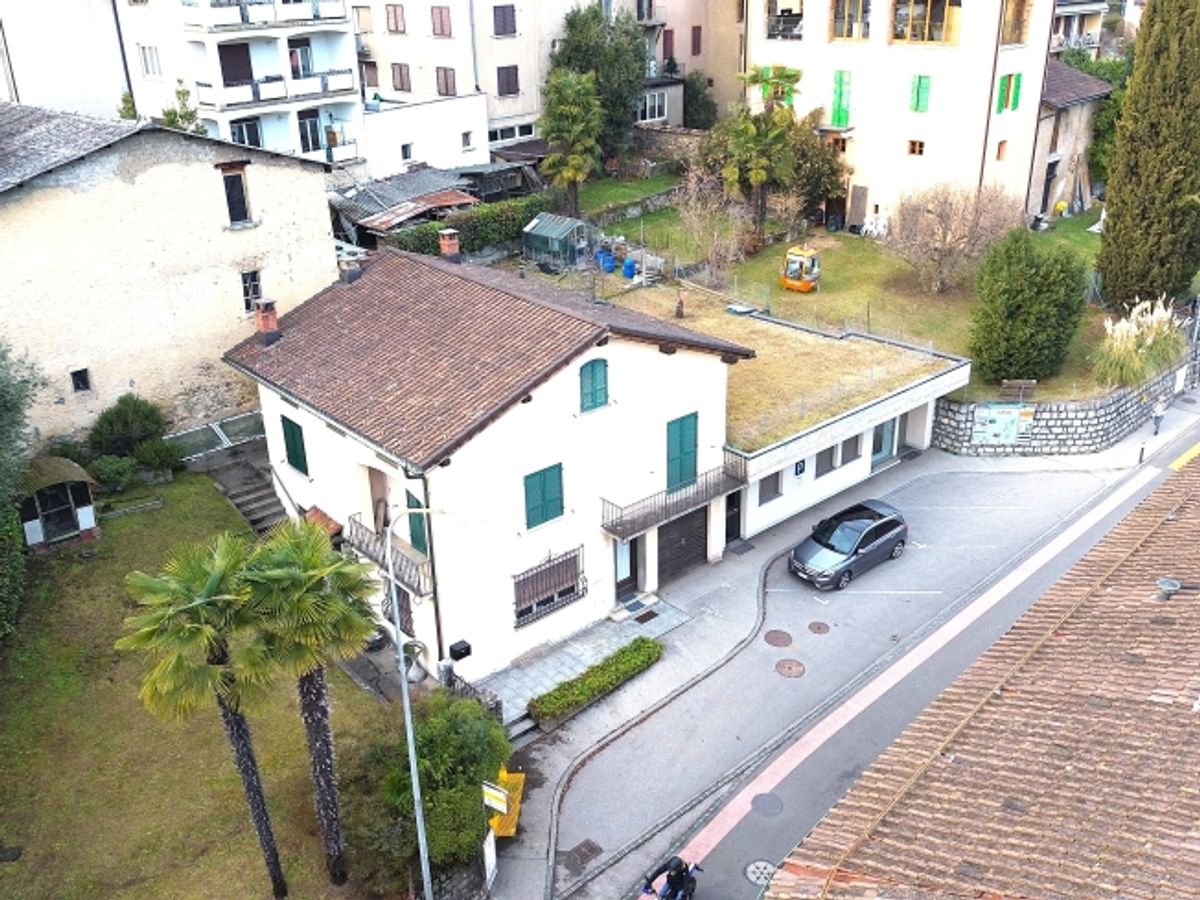 Splendida casa indipendente 7.5 locali con giardino a Cureglia - 0