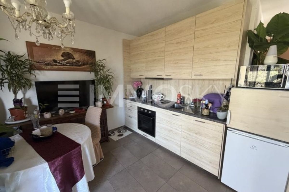 Haus mit zwei Wohnungen in der einen wohnen, mit der anderen Geld verdienen - 3