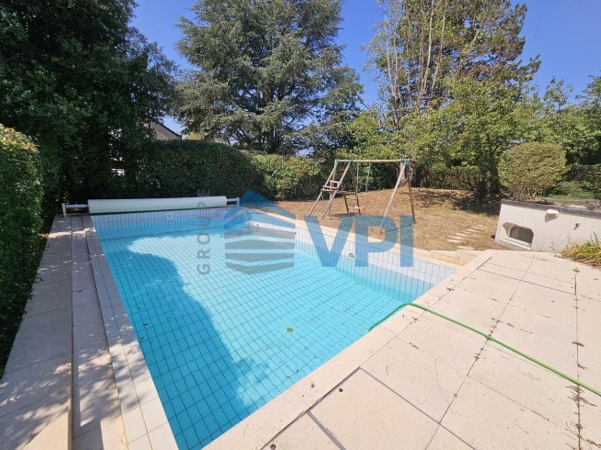 Einstehendes Haus mit Pool in Seznove Bernex - 0