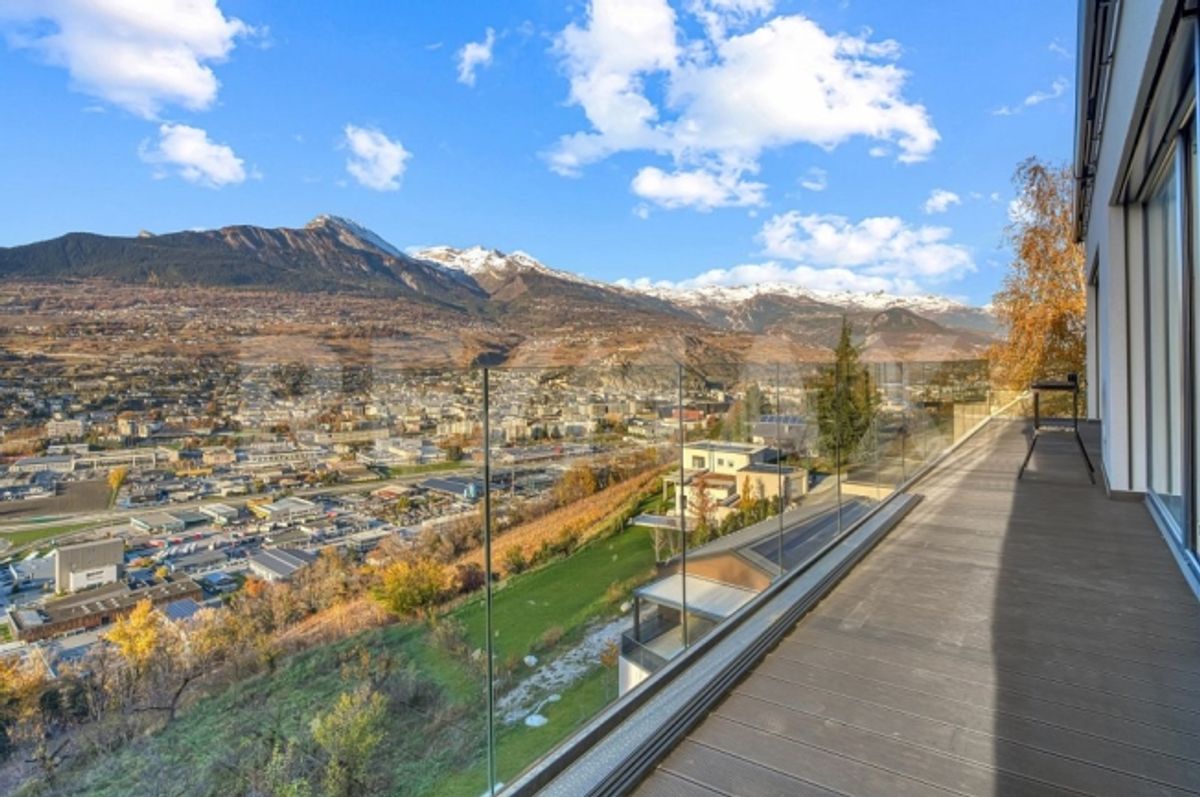 Neue Villa 2025 | Duplex 4,5p 151 m² verglaste Terrasse | Blick auf die Rhônetal-Höhen von Sion - 2