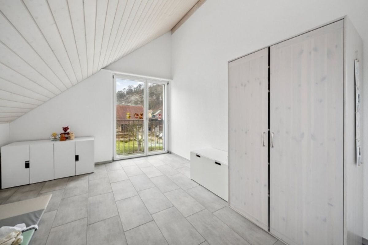 MODERNE 4.5 ZIMMER-WOHNUNG IN STÜSSLINGEN - 3