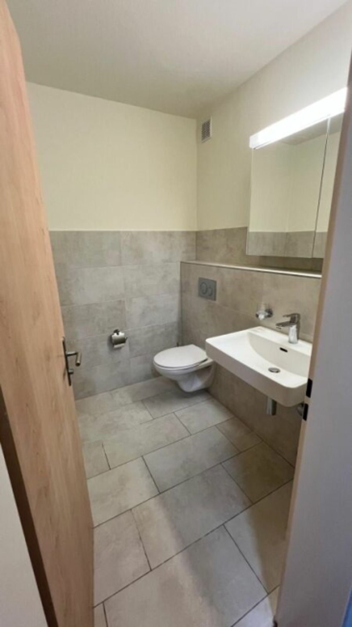 schöne 4 1/2 Zimmer Wohnung - 8