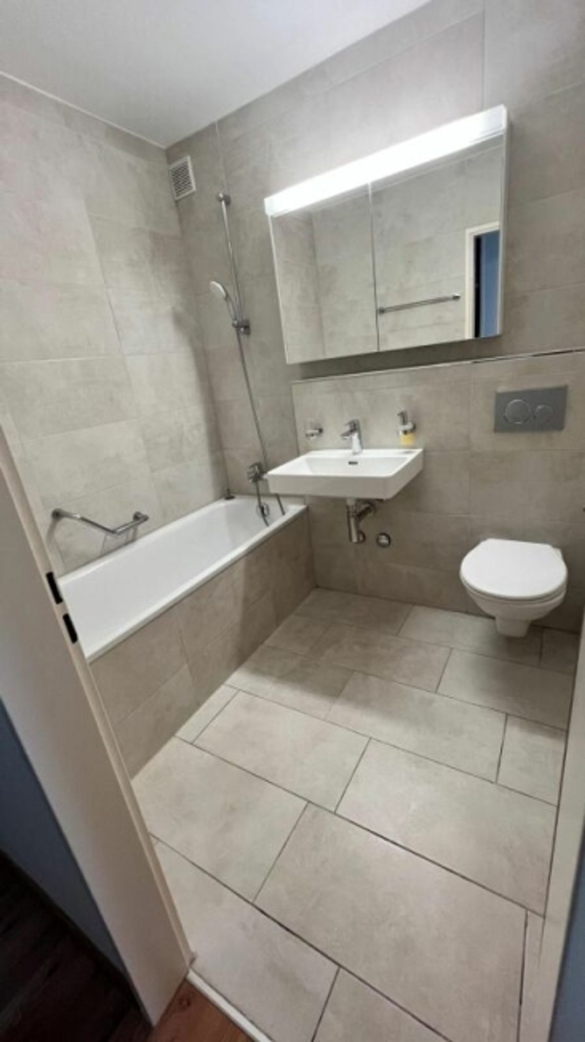 schöne 4 1/2 Zimmer Wohnung - 9