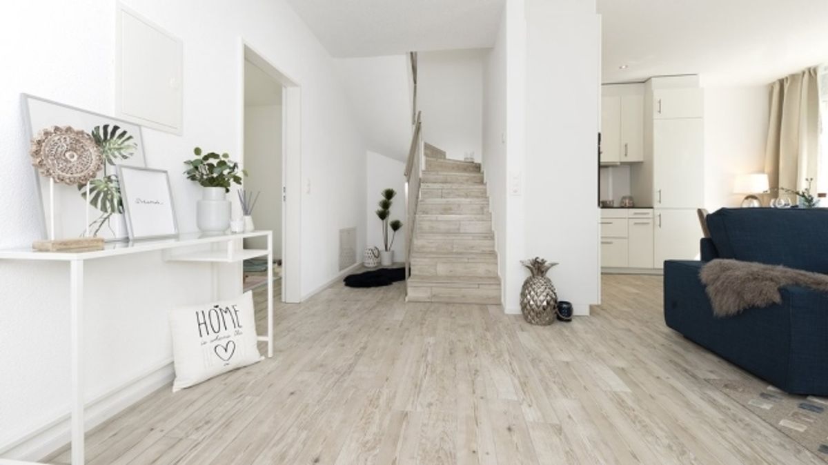 EINZIGARTIGE MAISONETTE-WOHNUNG IN SAFENWIL - 10