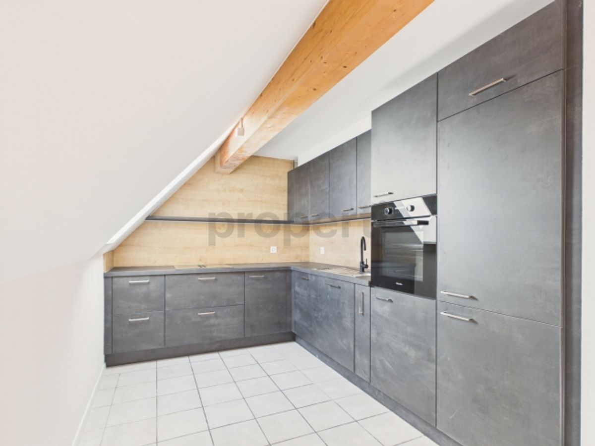 Charmante 4-Zimmer-Maisonette-Wohnung mit Dachgeschoss-Charme in Feuerthalen - 9