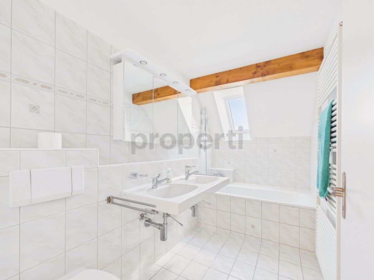 Charmante 4-Zimmer-Maisonette-Wohnung mit Dachgeschoss-Charme in Feuerthalen - 10