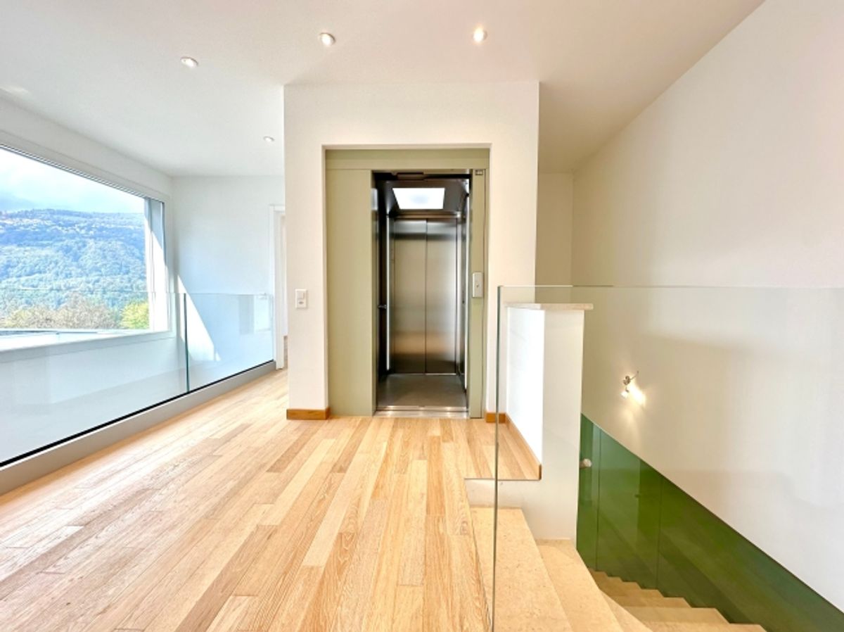 Villa da sogno a Lugano con 6,5 locali e vista mozzafiato - 2