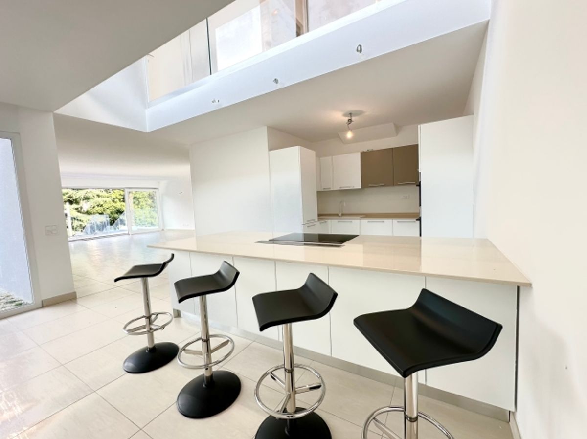 Villa da sogno a Lugano con 6,5 locali e vista mozzafiato - 3
