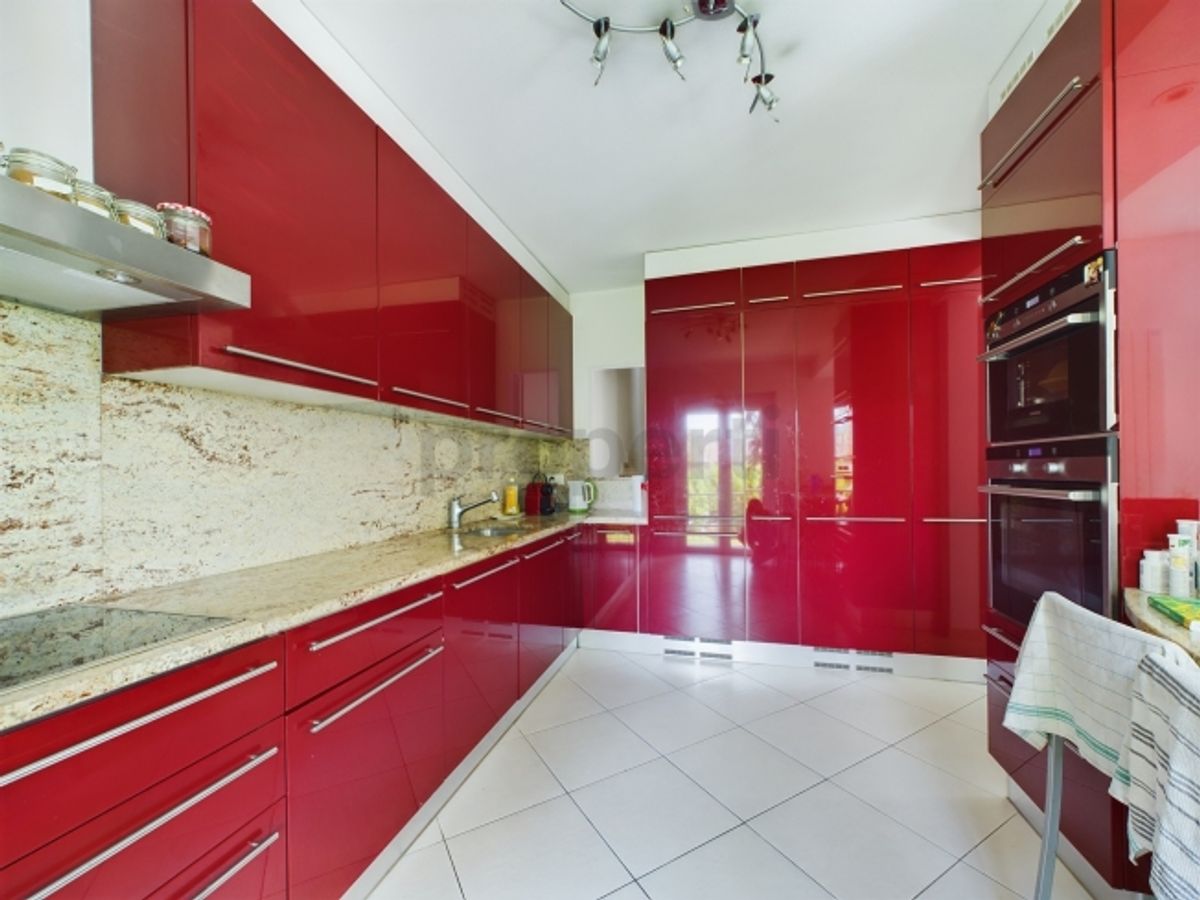 Modernes 7.5-Zimmer-Einfamilienhaus in Caslano mit Blick ins Grüne / Vendiamo casa indipendente 7.5 a Caslano - bellissimo quartiere vicino al Lago - 3