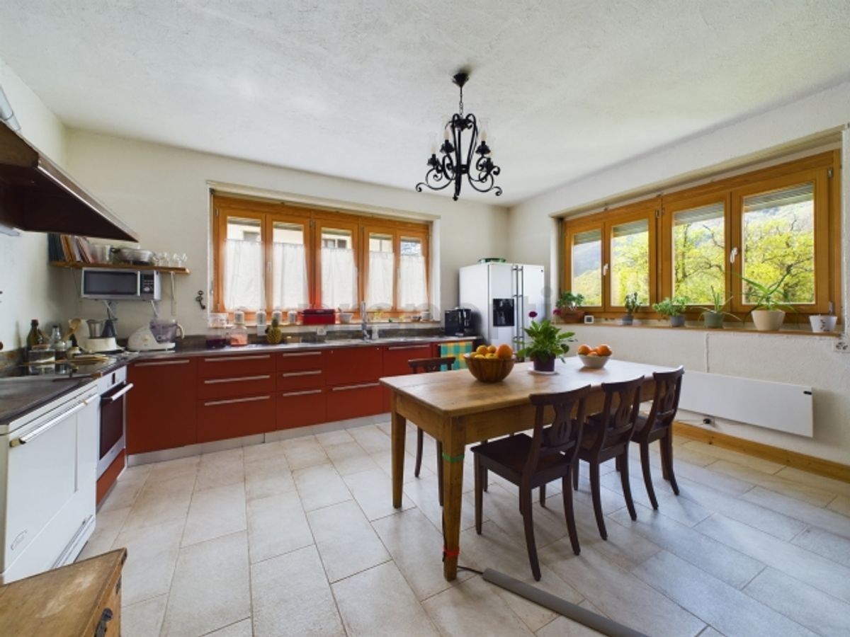 Pittoresca casa plurifamiliare con terreno nel cuore della Val di Blenio / Malvenfarbiges Mehrfamilienhaus mit Grundstück im Herzen des Bleniotals - 7