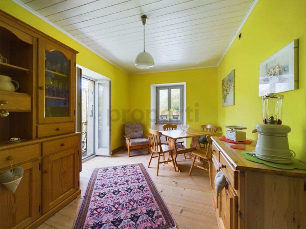 Pittoresca casa plurifamiliare con terreno nel cuore della Val di Blenio / Malvenfarbiges Mehrfamilienhaus mit Grundstück im Herzen des Bleniotals - 8