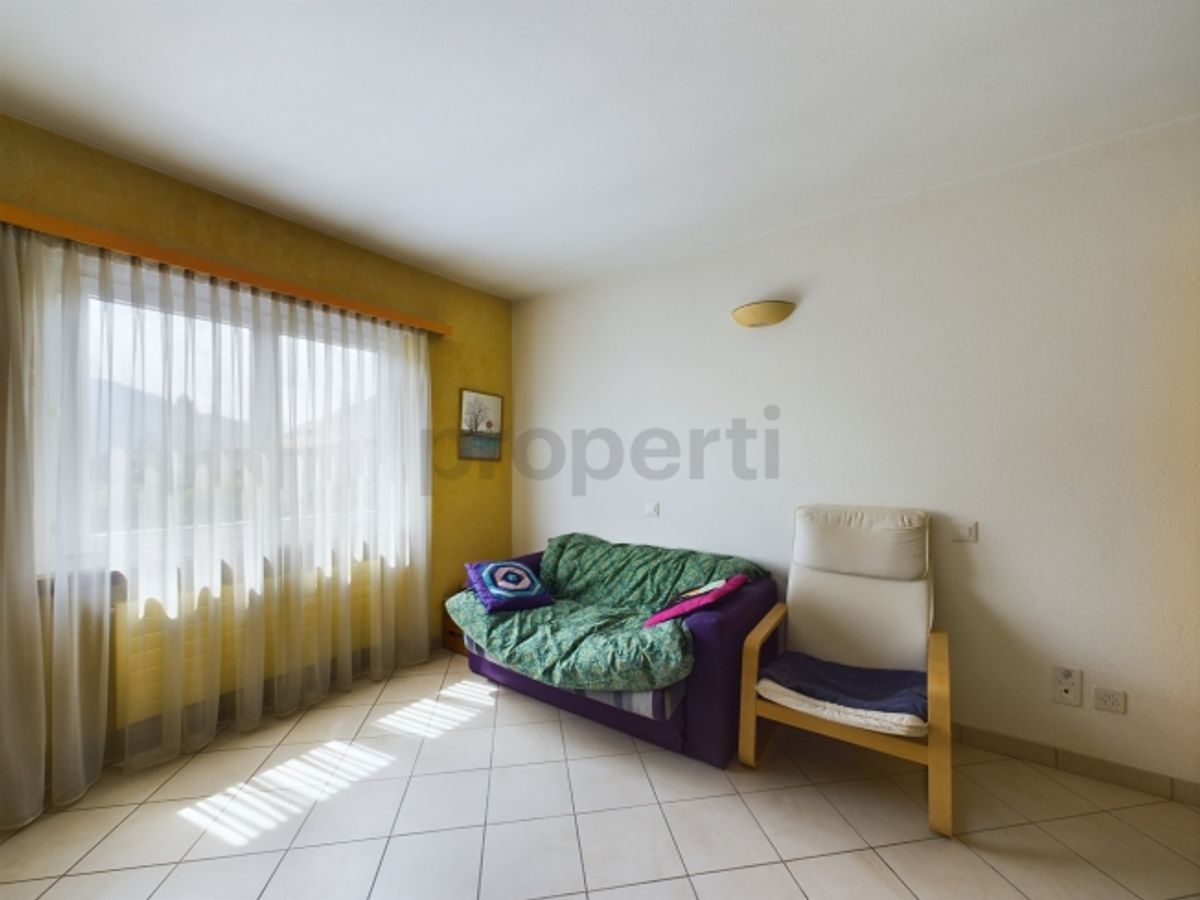 Modernes 7.5-Zimmer-Einfamilienhaus in Caslano mit Blick ins Grüne / Vendiamo casa indipendente 7.5 a Caslano - bellissimo quartiere vicino al Lago - 6