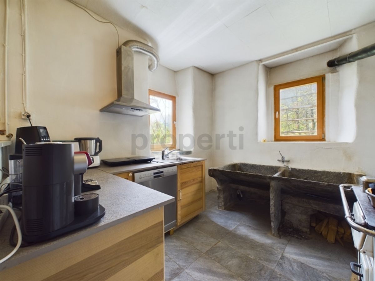 Pittoresca casa plurifamiliare con terreno nel cuore della Val di Blenio / Malvenfarbiges Mehrfamilienhaus mit Grundstück im Herzen des Bleniotals - 9