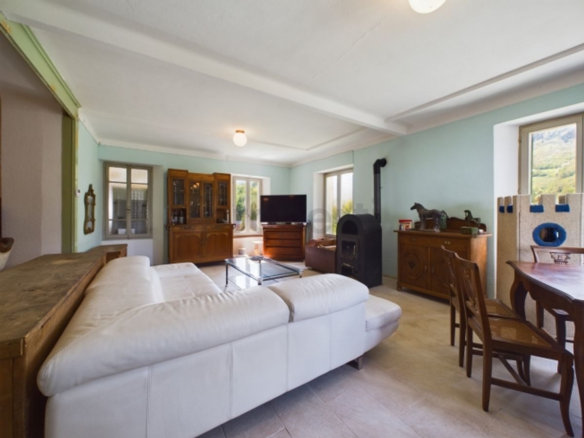 Pittoresca casa plurifamiliare con terreno nel cuore della Val di Blenio / Malvenfarbiges Mehrfamilienhaus mit Grundstück im Herzen des Bleniotals - 10