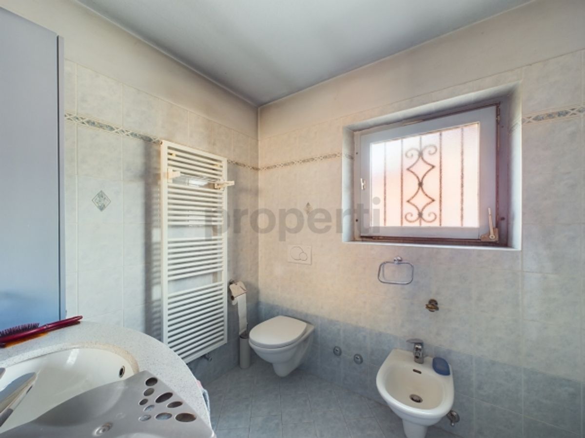 Modernes 7.5-Zimmer-Einfamilienhaus in Caslano mit Blick ins Grüne / Vendiamo casa indipendente 7.5 a Caslano - bellissimo quartiere vicino al Lago - 8