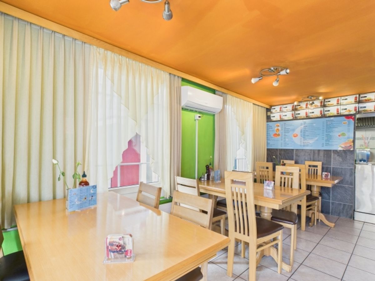 Zweifamilienhaus mit 3.5-Zimmer-Wohnung und Gewerbefläche (Kebab-Laden) im Erdgeschoss - 9
