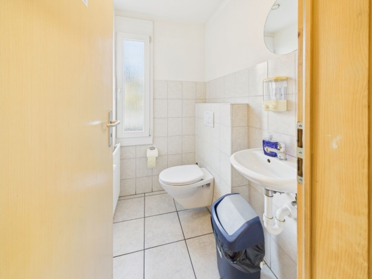 Zweifamilienhaus mit 3.5-Zimmer-Wohnung und Gewerbefläche (Kebab-Laden) im Erdgeschoss - 10