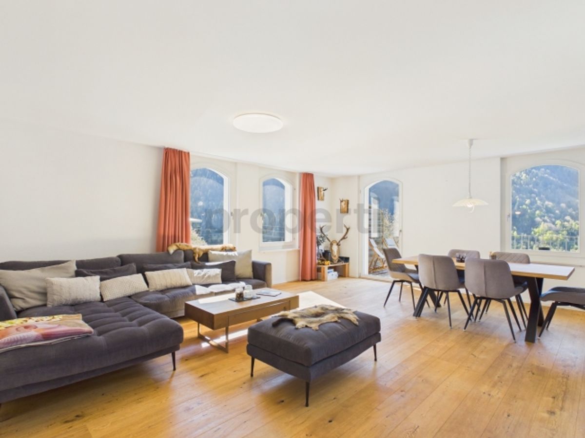 Moderne 2.5-Zimmer-Wohnung mit grossem Balkon in Rabius - 0