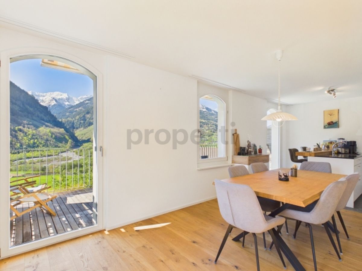 Moderne 2.5-Zimmer-Wohnung mit grossem Balkon in Rabius - 3