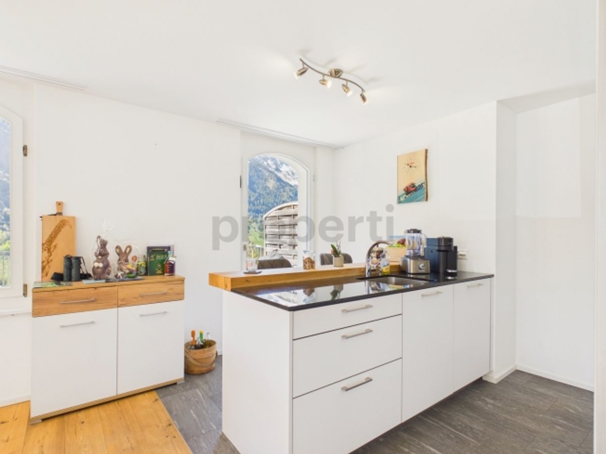 Moderne 2.5-Zimmer-Wohnung mit grossem Balkon in Rabius - 5
