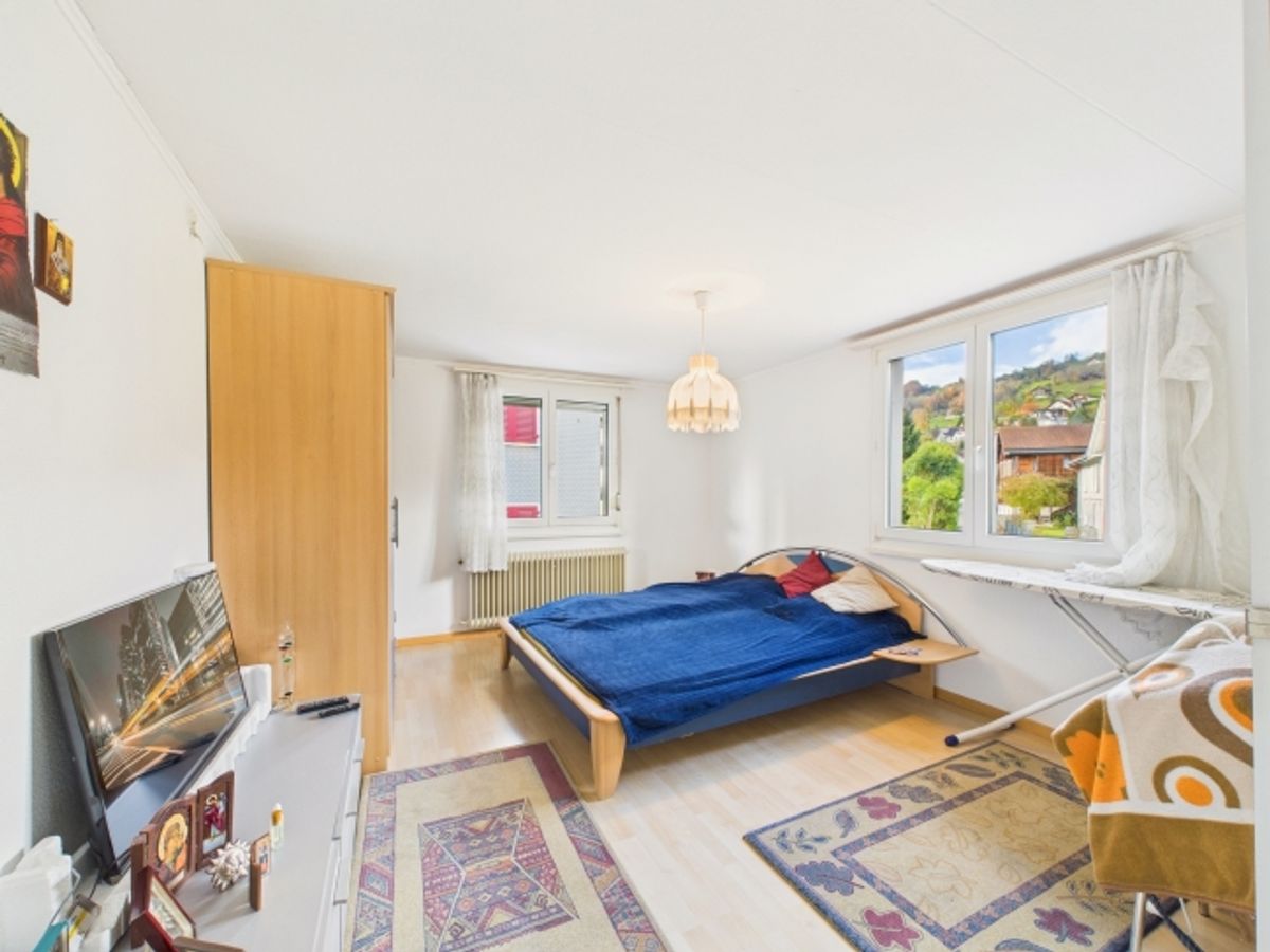 Zweifamilienhaus mit 3.5-Zimmer-Wohnung und Gewerbefläche (Kebab-Laden) im Erdgeschoss - 3